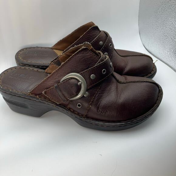 b.ø.c Brown Leather Clogs Slides Studded Buckle Comfort Shoes Women’s 8 BC6650 - Picture 1 of 13